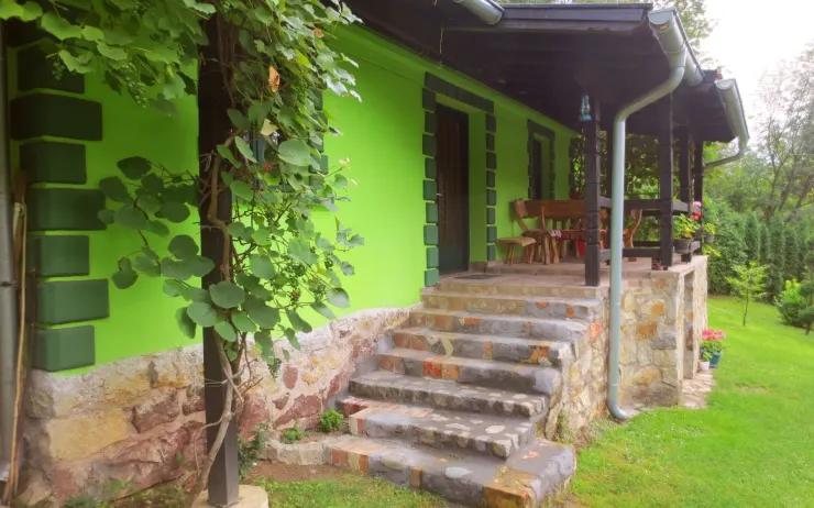 Stepenište i veranda Etno-kuće Leka